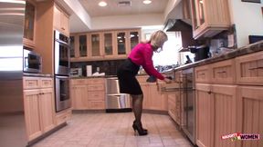 Bicurious teen is lucky to have an experienced older blonde to practice with