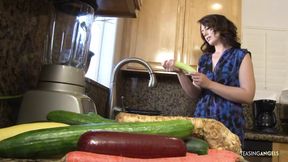 MILF washes a cucumber and ends up masturbating with it