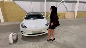 Muslim Wife Gets Fucked in the Car Park