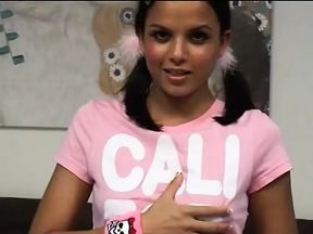 Watch her finger her twat then fuck a pink dildo