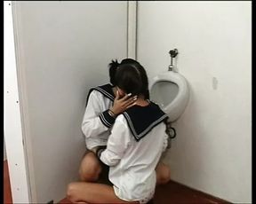 Lesben auf dem Schul WC