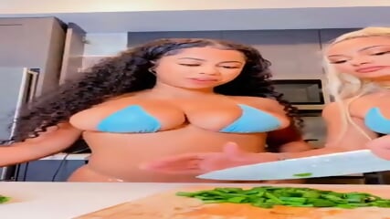 Twerking: Her google drive folder, 1223 videos = https://rentry.co/ww4r9dsq