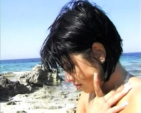 A sexy German chick with a slim looking body gets DP on a beach