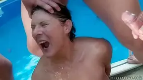 Coppia Di Vecchi Sporcaccioni Fanno Orgia Con Maschi Arrapati. Margo T Si Pisciare In Bocca!