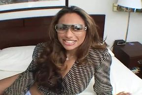 Awesome Latina babe gives magnificent blowjob