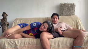 I masturbate in front of my stepsister without her noticing, her reaction is real!