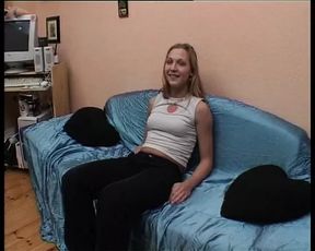 Studentinnen suchen Job und tun alles dafuer