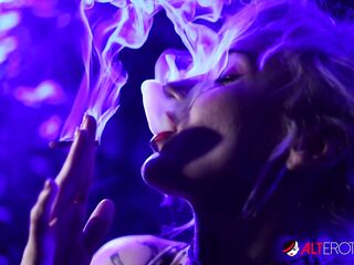 Kitty Quinn smokes her night away in Smoked Out Blondie