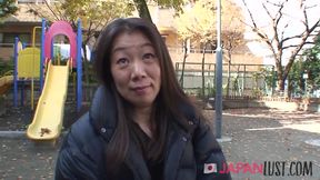 Mature Japanese amateur squirts on cock and toys