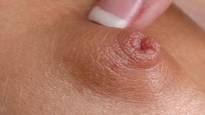 Amateur fingert ihre Muschi bis sie kommt