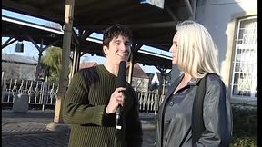 Intimpiercing glueht bei der Blondine