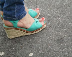 collection pieds de femmes matures françaises en public 9