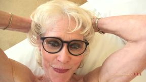 Granny Dee Lite hot porn video