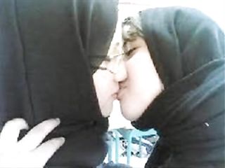 مولات الخمار Arab lesbo love