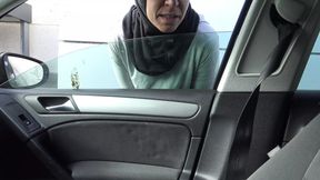 Prostituee Algerienne avec un touriste dans sa voiture dans une banlieue de Marseille