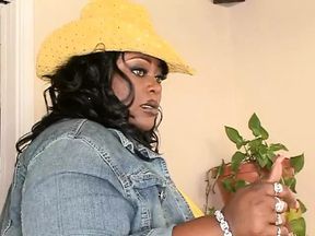 Curvy chick gets her wet pussy slammed