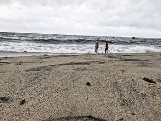 Lalin beauty culona se masturba en playa pública mientras la gente mira