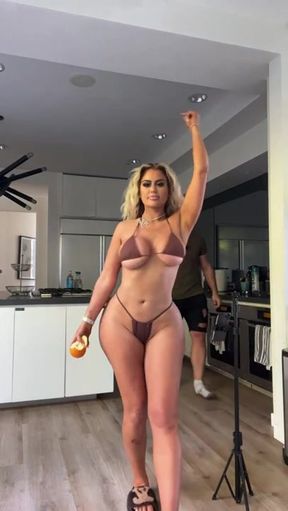 MILF in bikini drives me mad!
