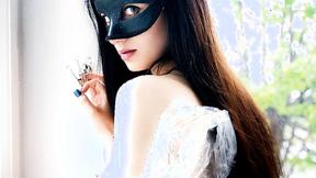 ”Beautiful brunette Eva Kahil”