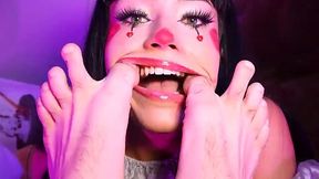 Teen with foot-fetish cosplays clown and gives rimming