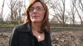 Hot chick skillfully stretches herself in front of the camera and has a blatant orgasm after erotic masturbation