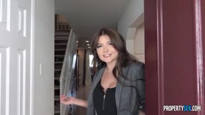 Realtor cheats on her husband while showing the house to a buyer