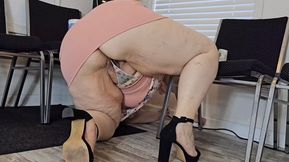 I accidentally pee on the plumber while he fix the pipe - jamdown26 - BBW SSBBW thick ass Pawg Milf, big butt, big ass, fat ass