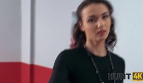 hunt4k nice brunette