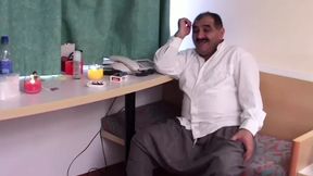 Gorgeous Turkish amateur Oksan Oksar tries her first threesome