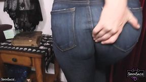 Horny Brunette Sinn Sage Dances While Shows Off Her Big Ass!