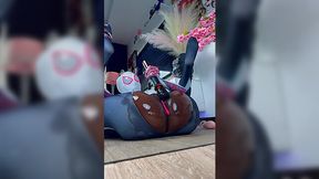 Spider girl made her black pussy squirt with a few toys