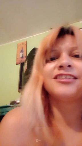 Hot single enjoys it all