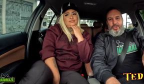 the praia grande from minas gerais comes to the capital to hitch a ride and play with the girls on the streets