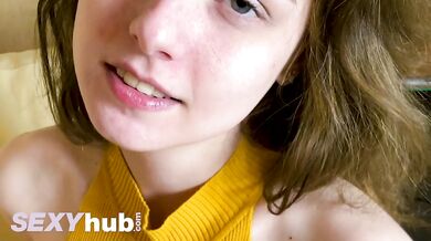 Amateur young euro babe Sienna Kim masturbates shaved pussy in lockdown