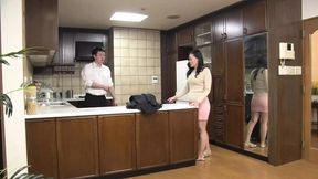 Japanese MILF Jun Mizuki gets intimate in the pool