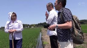 Late-blooming mature woman stepmom's very erotic figure 07