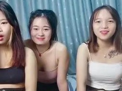 Amateur Asian teen sucks this big hard cock