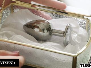 TUSHY Consummate Babe Willow Ryder Gets Her Curvy Booty filled UP