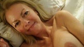 Mom's horny friend gives hot blowjob in amateur sex tape