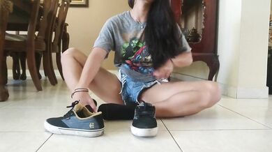 Anna Teasing and twerking in tumblr Outfit