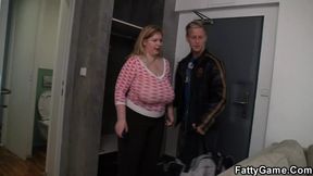 Muscular masseur fucks big tits blonde plumper