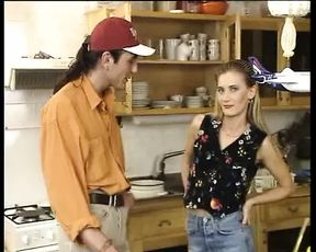 Ungarin studiert Komunikation - Sie liebt Koerpersprache