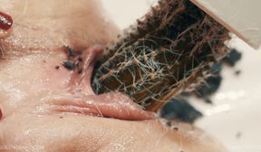 blonde milf fisting her pussy