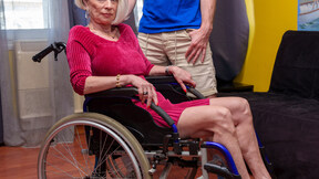 ”Chiropractor fucks grandma Eva Delage's mature cunt”