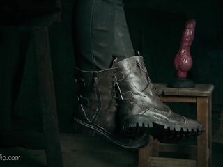 Tomb Raider – Lara In Trouble – Wildeerstudio