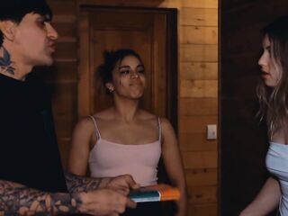 Invitamos a nuestros mejores amigos a casa y terminamos intercambiando parejas toda la noche